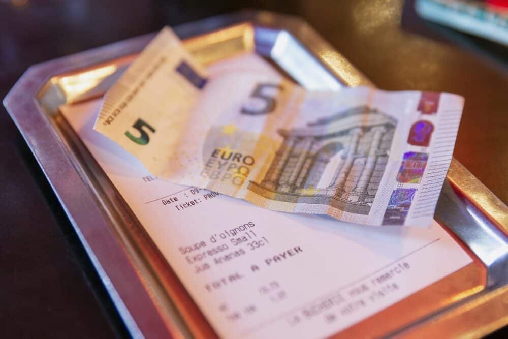 how much to tip in morocco